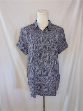 Wildfang Button Up Womens XS Sonic Wavy Stripe Empower Short Sleeve Shirt NWT
